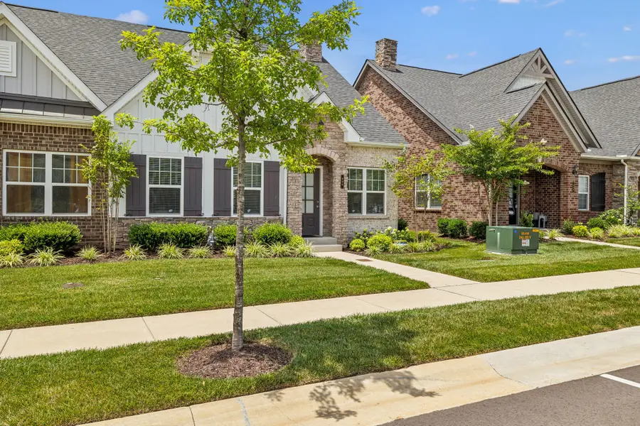 606 Douglas St, Lebanon, TN 37087 - #3