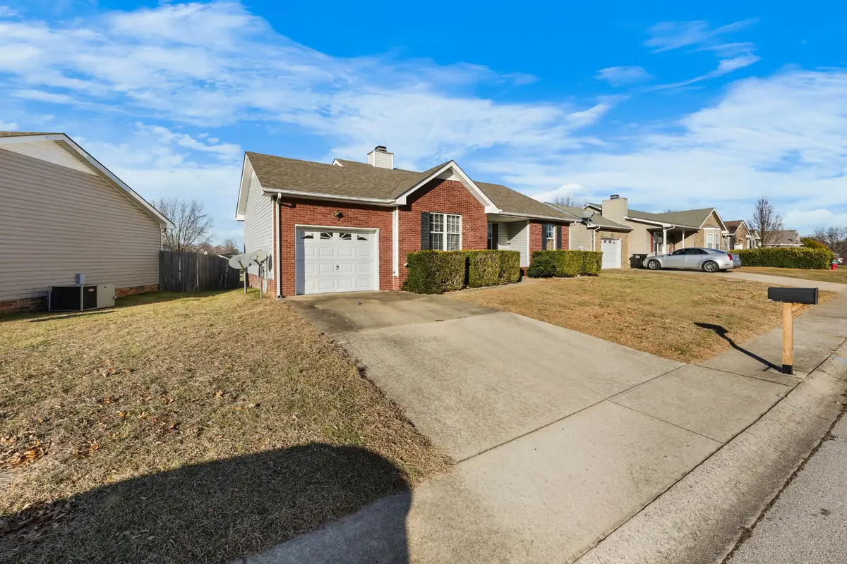 221 Grassmire Dr, Clarksville, TN 37042 - #1