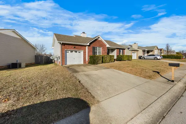 221 Grassmire Dr, Clarksville, TN 37042