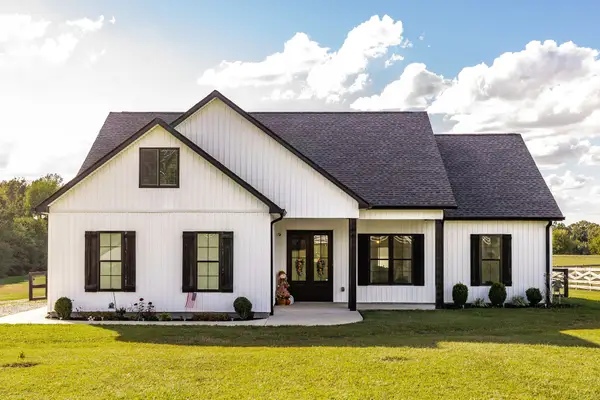 721 New Deal Potts Rd, Cottontown, TN 37048