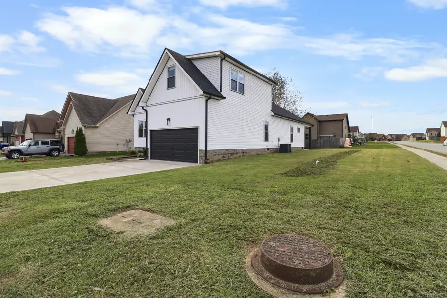 3748 Silver Fox Ct, Clarksville, TN 37040 - #3