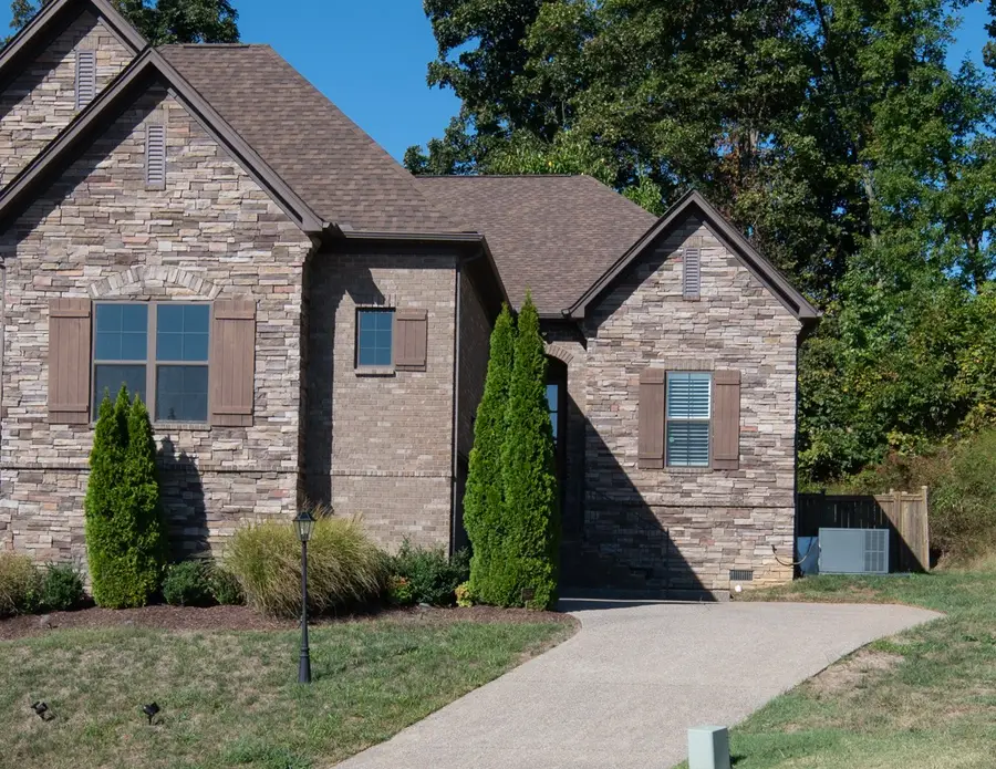 156 Cobbler Cir, Hendersonville, TN 37075 - Image #2