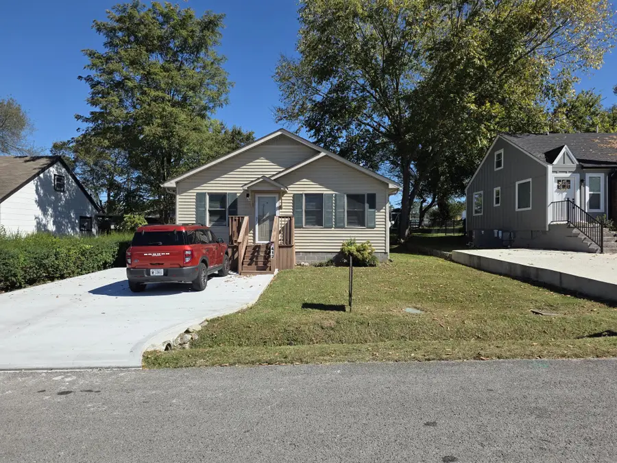 412 Campbell Ave, Tullahoma, TN 37388 - Image #2