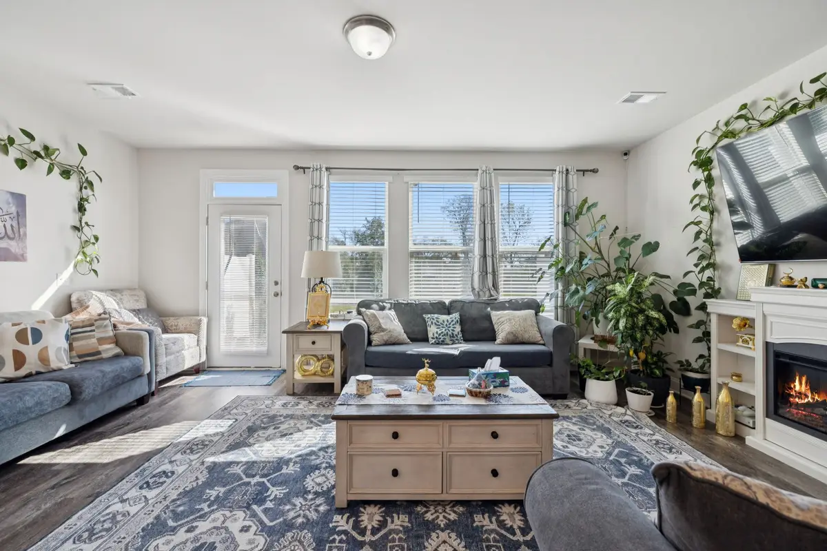 427 Deveron Dr, Gallatin, TN 37066 - Image #1