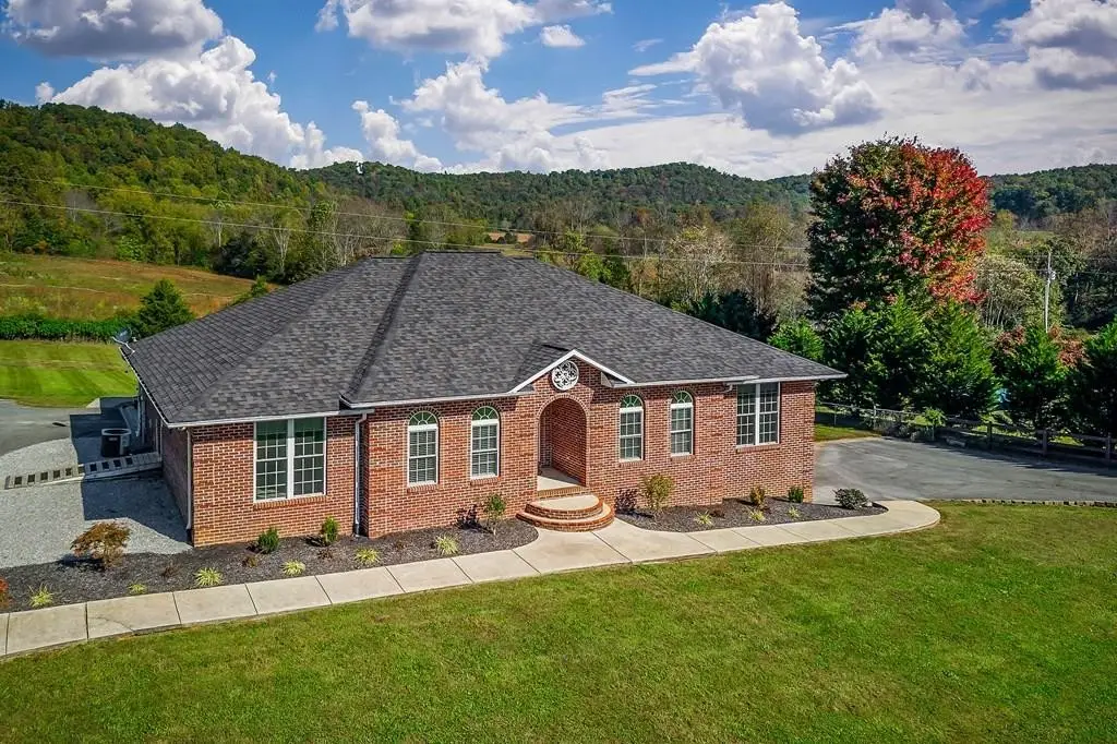 1945 Golden Mountain Rd, Sparta, TN 38583 - Image #1