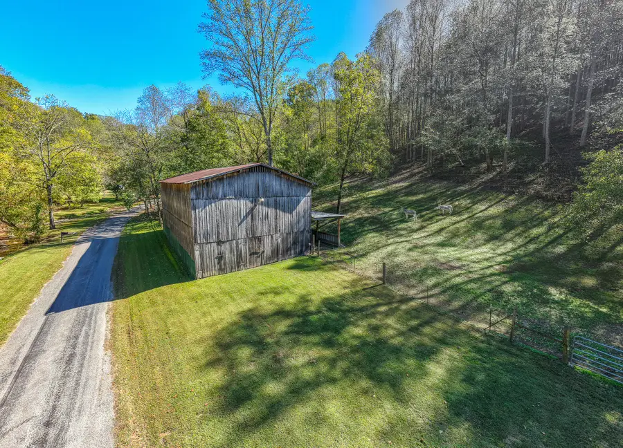 709 Hicks Hollow Rd, Westmoreland, TN 37186 - Image #2