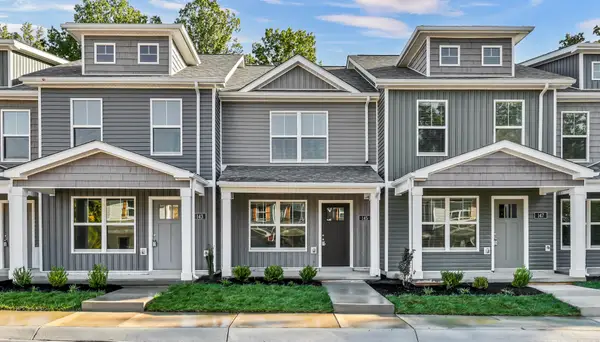 145 Quarry Point Dr, Clarksville, TN 37043