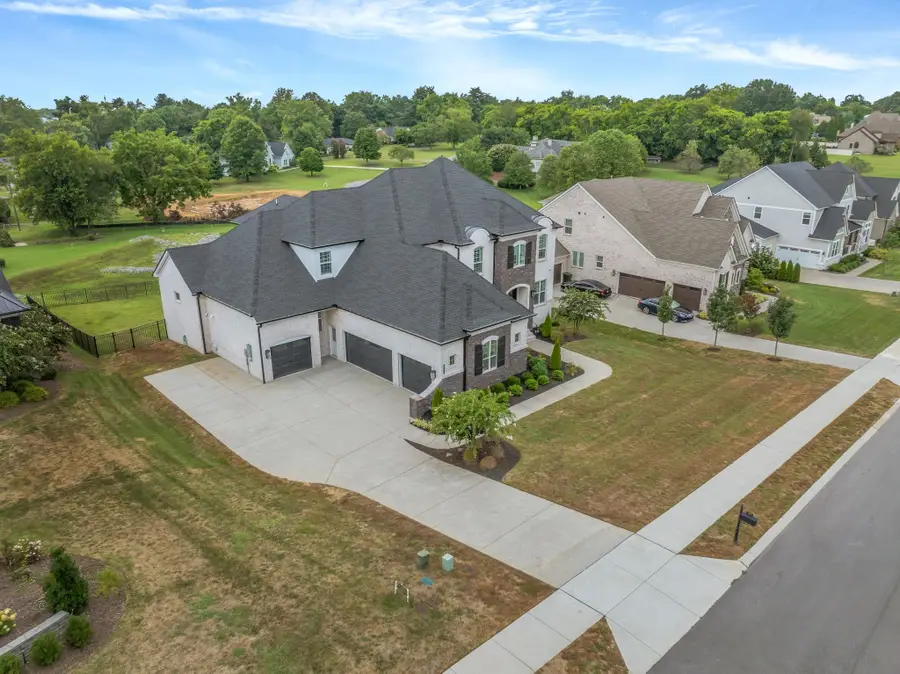 660 Concord Dr, Gallatin, TN 37066 - #3