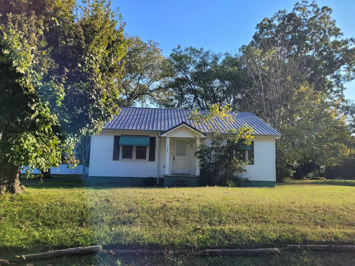 706 N Vine St, Winchester, TN 37398 - Image #1