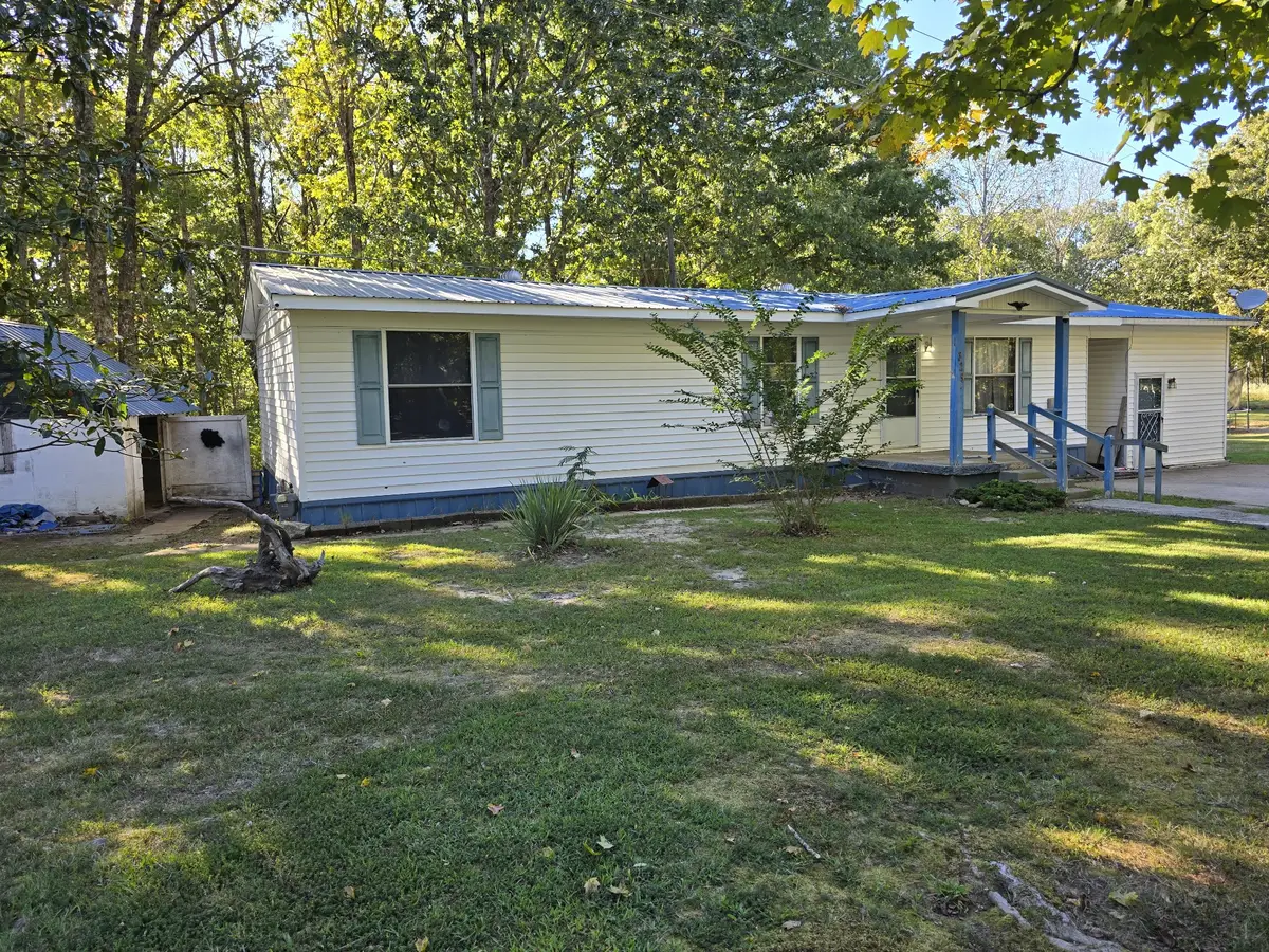 329 Clover Ln, Waverly, TN 37185 - Image #1