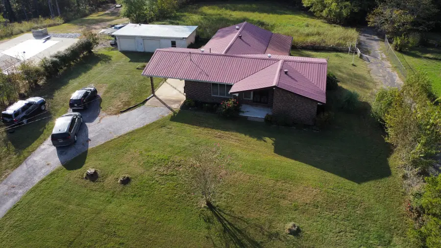 2122 Old Decaturville Rd, Parsons, TN 38363 - Image #2
