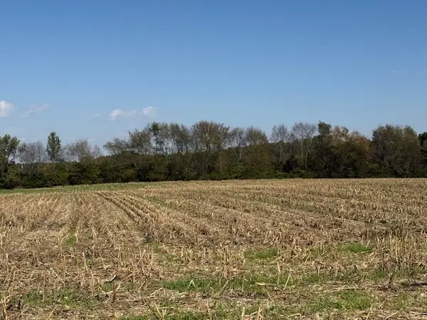 562 N Harris Rd, Portland, TN 37148