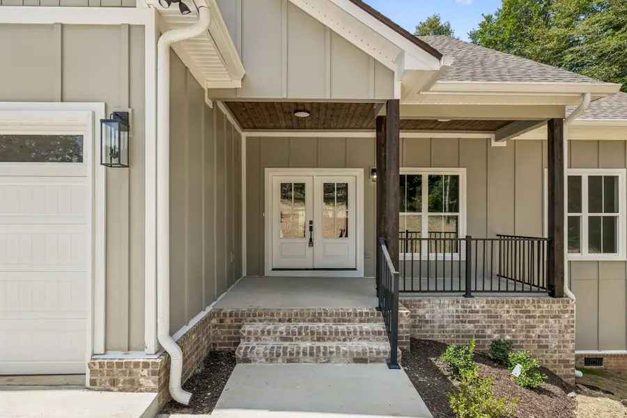 304 Cherokee Ct, White Bluff, TN 37187 - Image #2