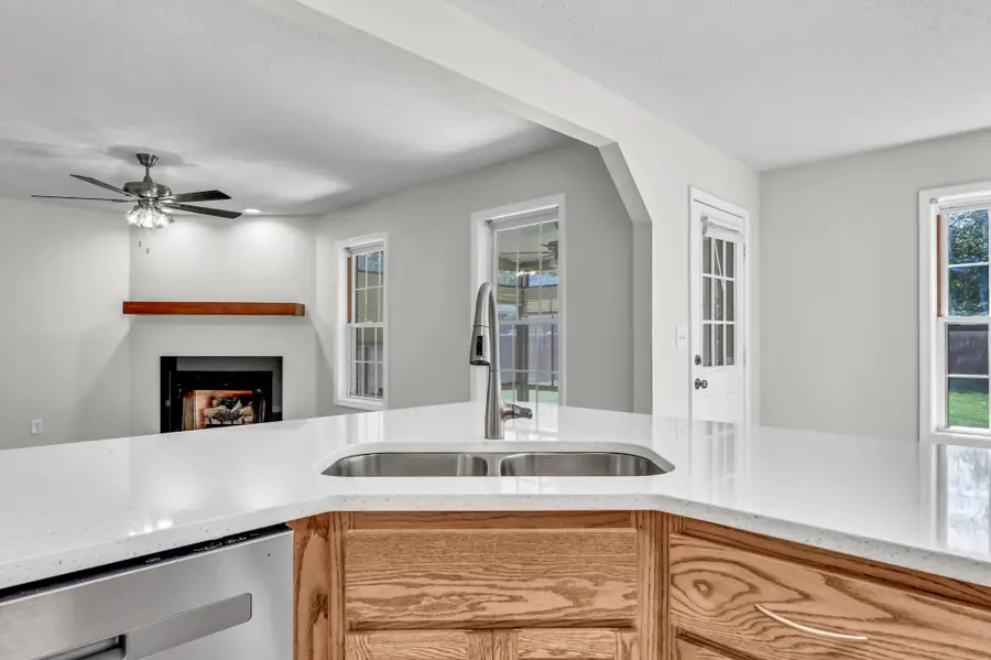 4244 N Woodstock Dr, Clarksville, TN 37040 - #2