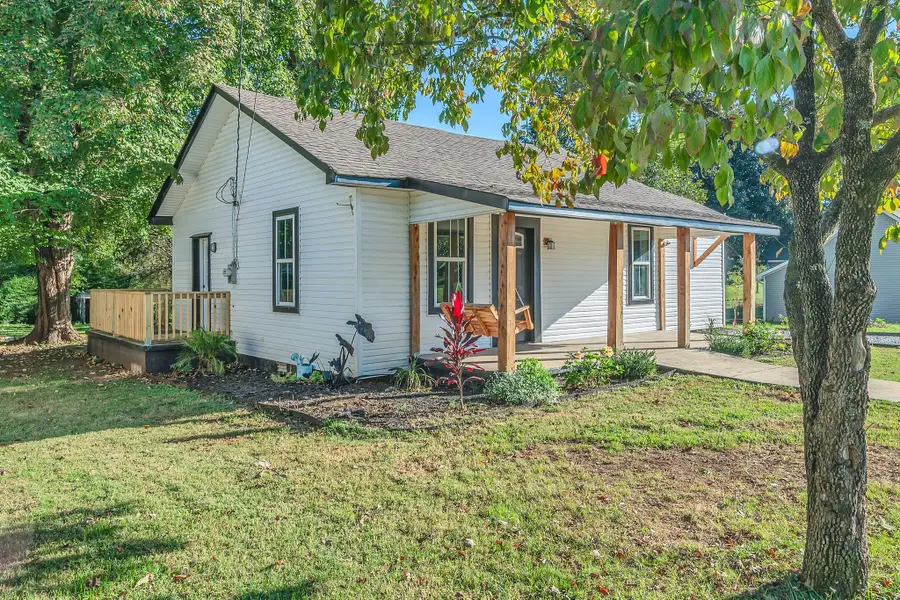 402 England St E, Cowan, TN 37318 - Image #2