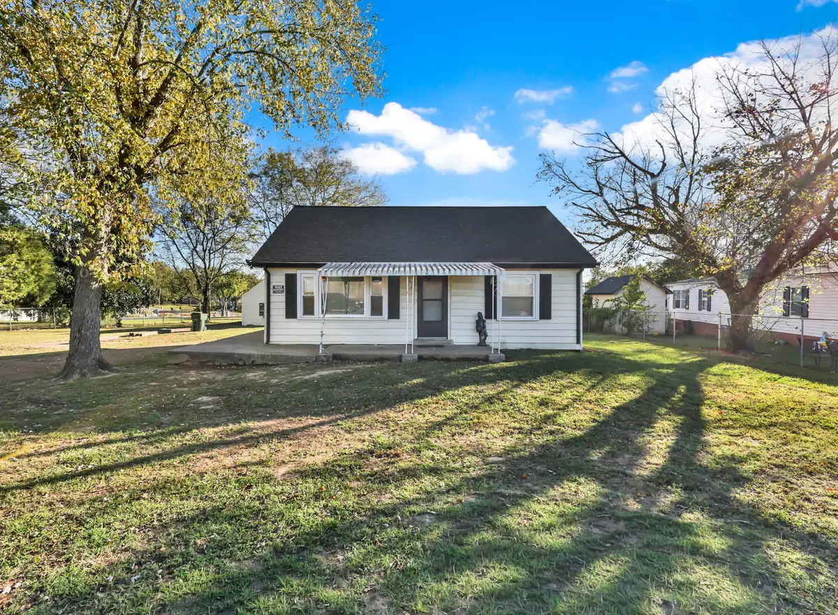 739 W Eastland St, Gallatin, TN 37066 - #1