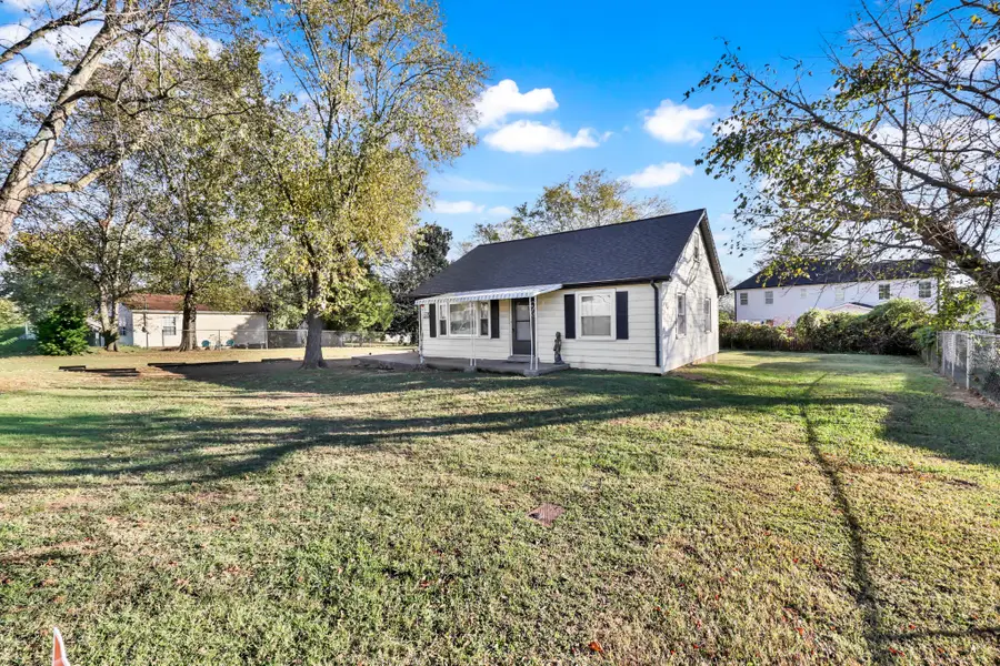 739 W Eastland St, Gallatin, TN 37066 - #3