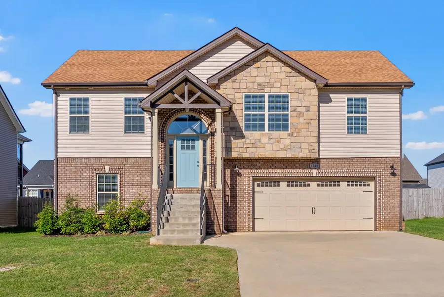 1049 Whitney Dr, Clarksville, TN 37042 - Image #2