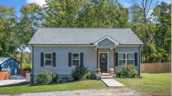 1236 N Charlotte St, Dickson, TN 37055