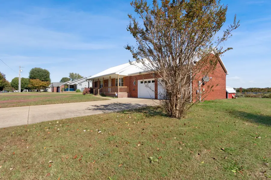 677 Edgefield Dr, Hohenwald, TN 38462 - Image #3