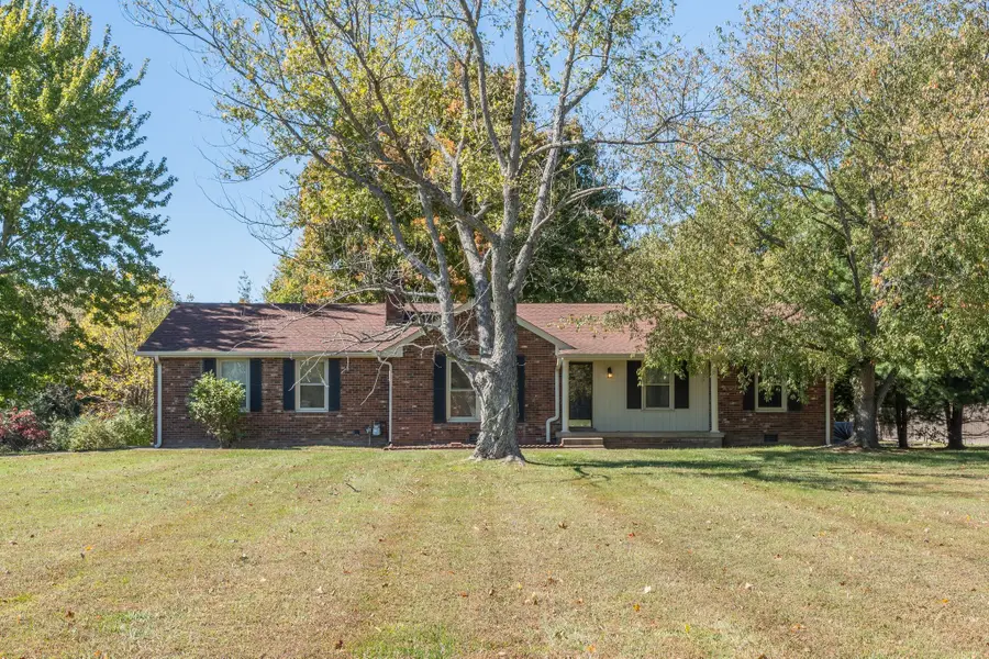 1024 Moncrief Cir, Greenbrier, TN 37073 - Image #2