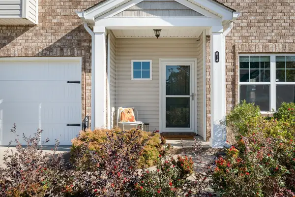 614 Whirlaway Dr, Burns, TN 37029