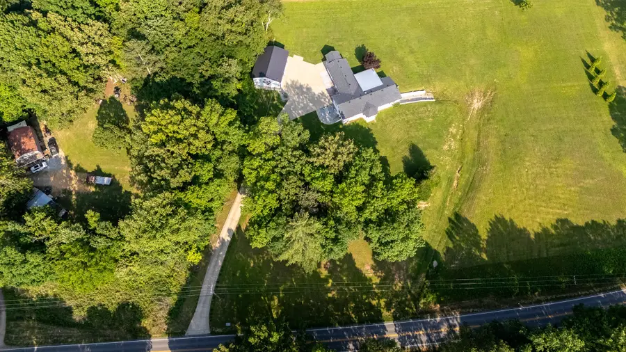 876 W Point Rd, Lawrenceburg, TN 38464 - Image #3