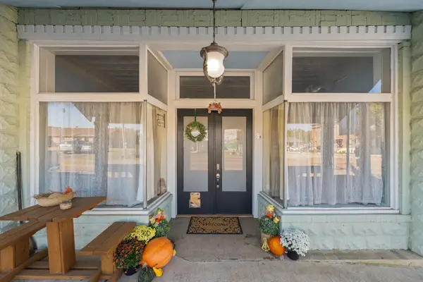 8 E Main St, Decaturville, TN 38329