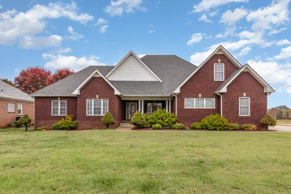 4241 N Woodstock Dr, Clarksville, TN 37040