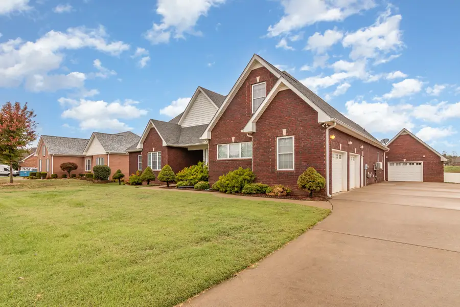 4241 N Woodstock Dr, Clarksville, TN 37040 - #2