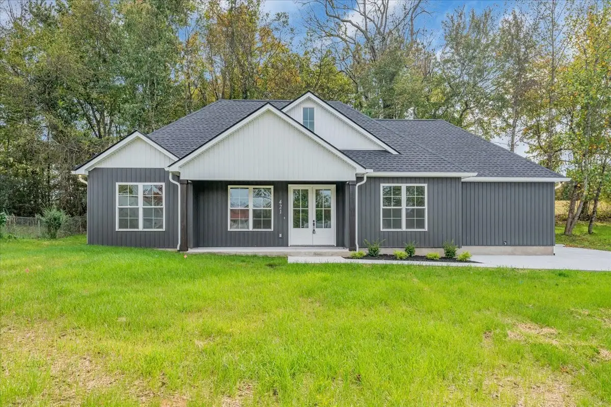 421 Sherwood Dr, McMinnville, TN 37110 - Image #1