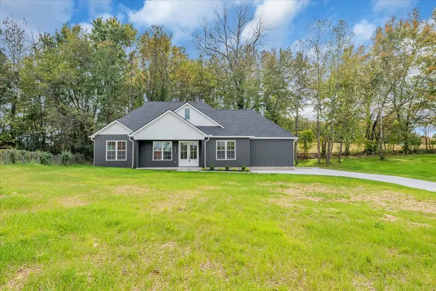 421 Sherwood Dr, McMinnville, TN 37110 - Image #2