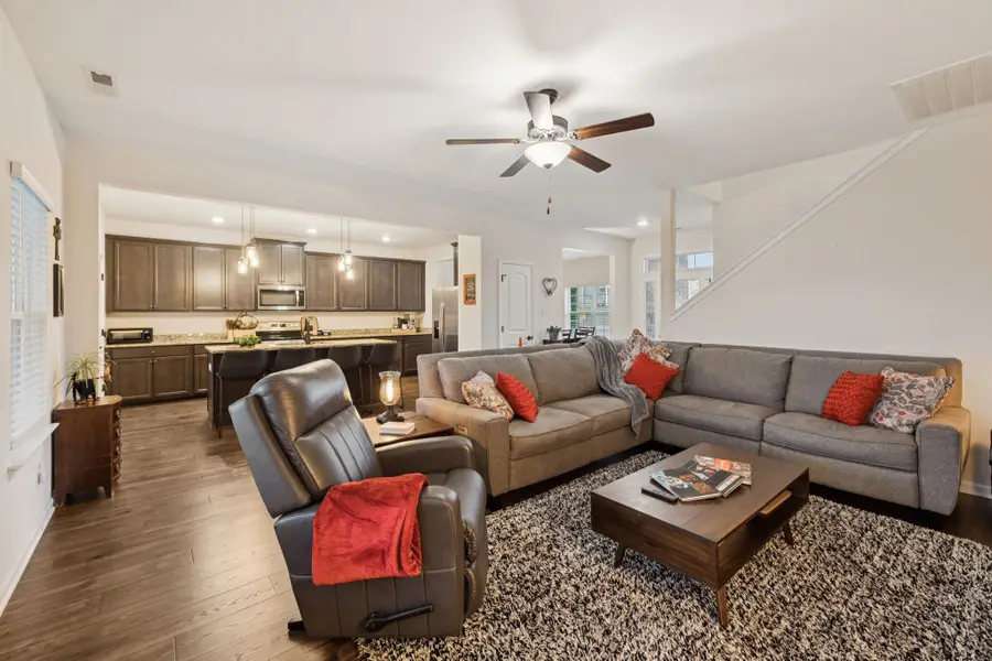 568 Fredericksburg Dr, Gallatin, TN 37066 - #3