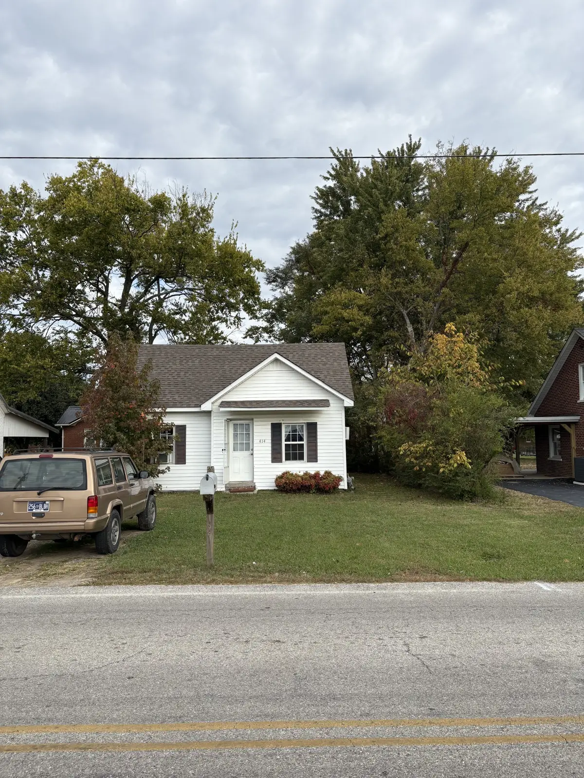 414 Meador Dr, Lafayette, TN 37083 - Image #1