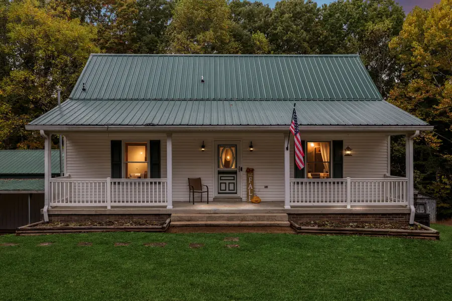 207 Robinson Dr, Dickson, TN 37055 - Image #2