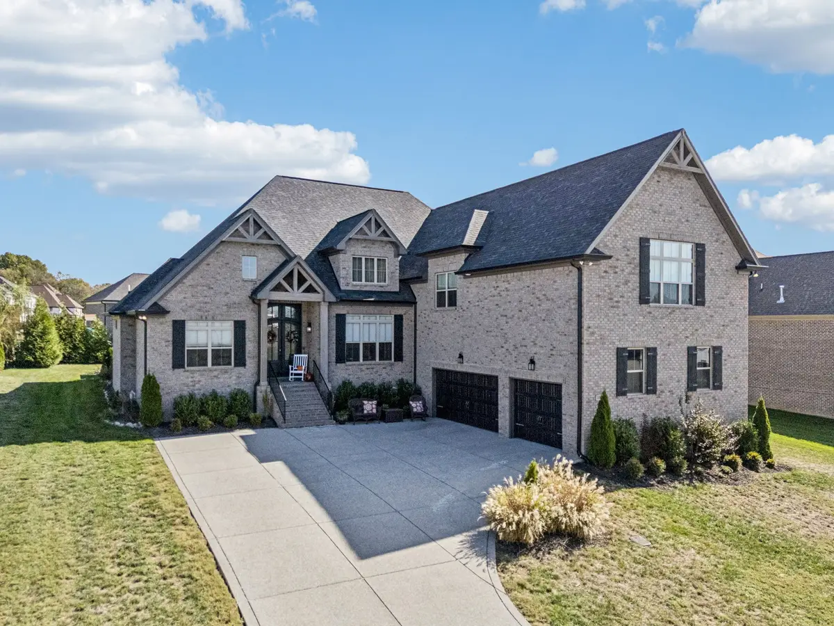 1021 Keeneland Dr, Gallatin, TN 37066 - Image #1