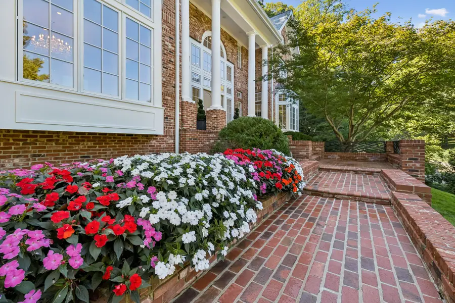 209 Woodford Pl, Nashville, TN 37215 - Image #2