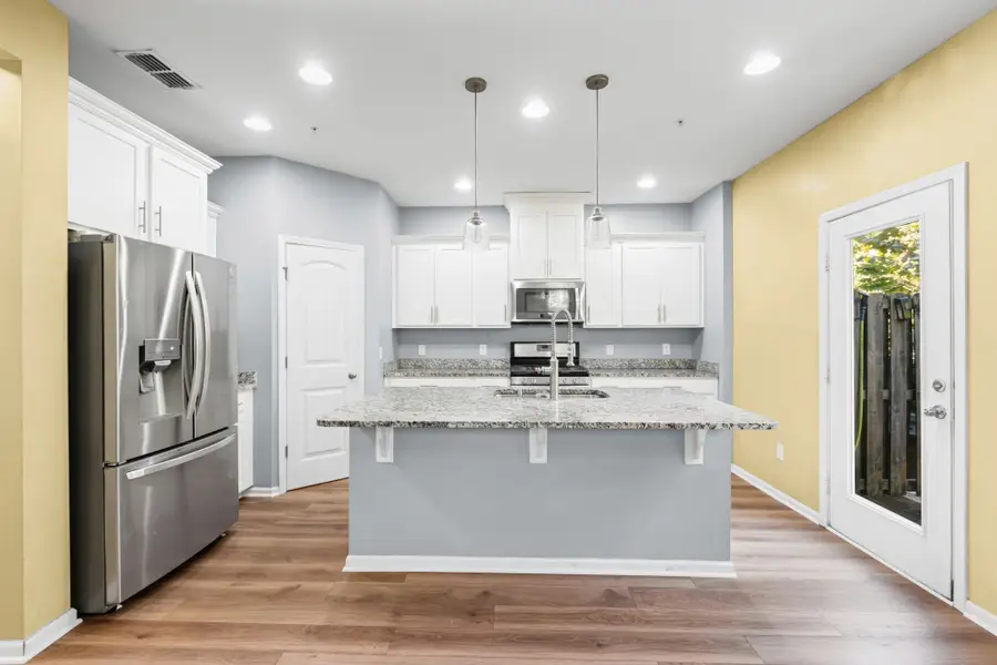 1051 Livingstone Ln, Mount Juliet, TN 37122 - Image #2