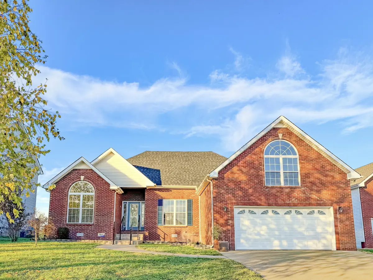 1177 Castlewood Dr, Clarksville, TN 37042 - Image #1