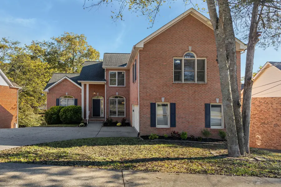 6844 Collinswood Dr, Nashville, TN 37221 - Image #2