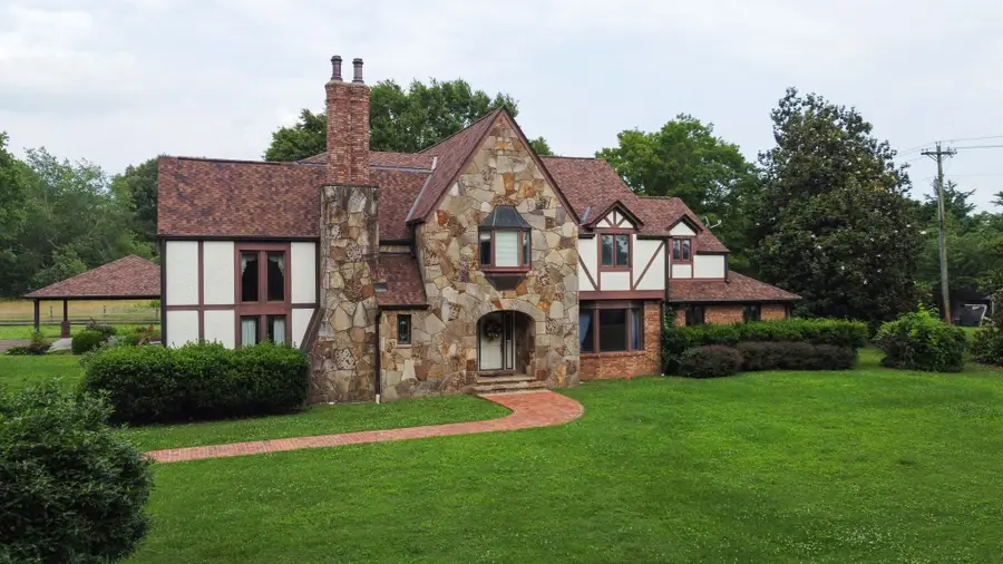 202 Oak Hill Dr, McMinnville, TN 37110 - Image #2