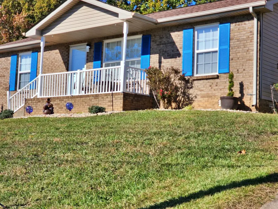 345 Donna Dr, Clarksville, TN 37042 - Image #2