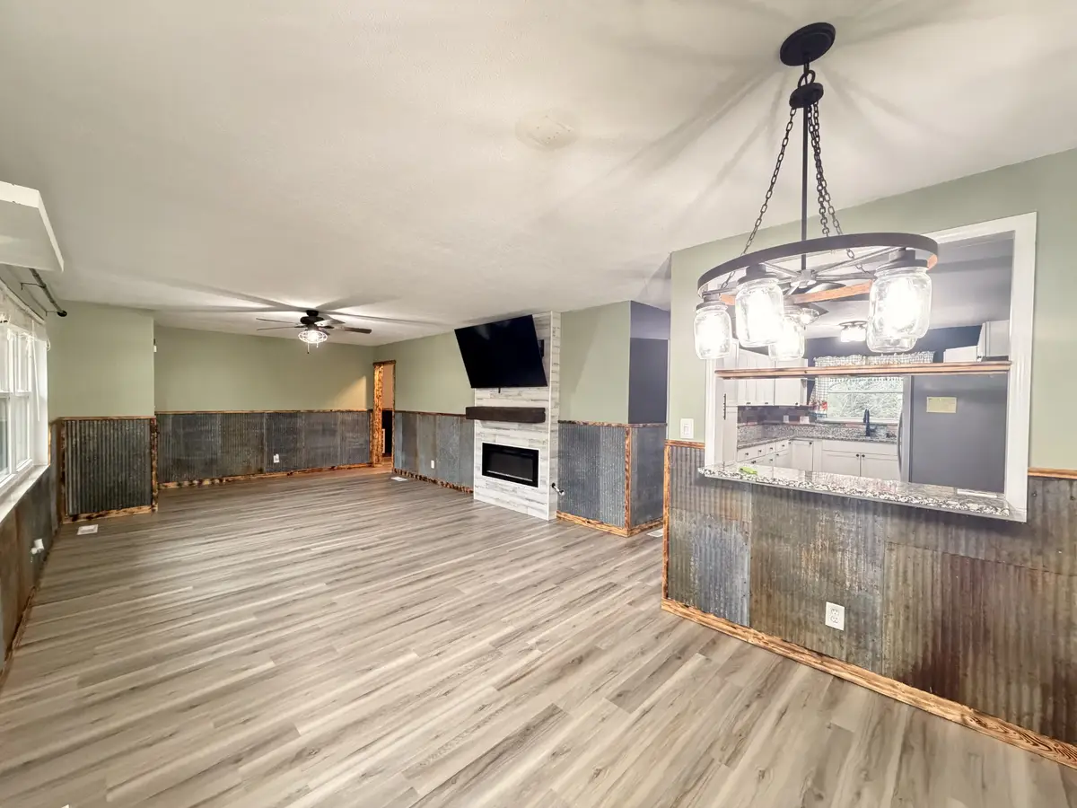 412 Woodland Dr, Clinton, TN 37716 - Image #1