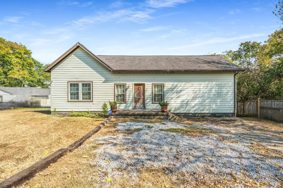 2104 Cliff Dr, Nashville, TN 37218 - Image #2