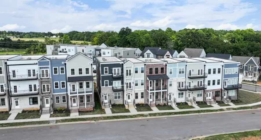 207 Charleston Ave, Pleasant View, TN 37146 - Image #2