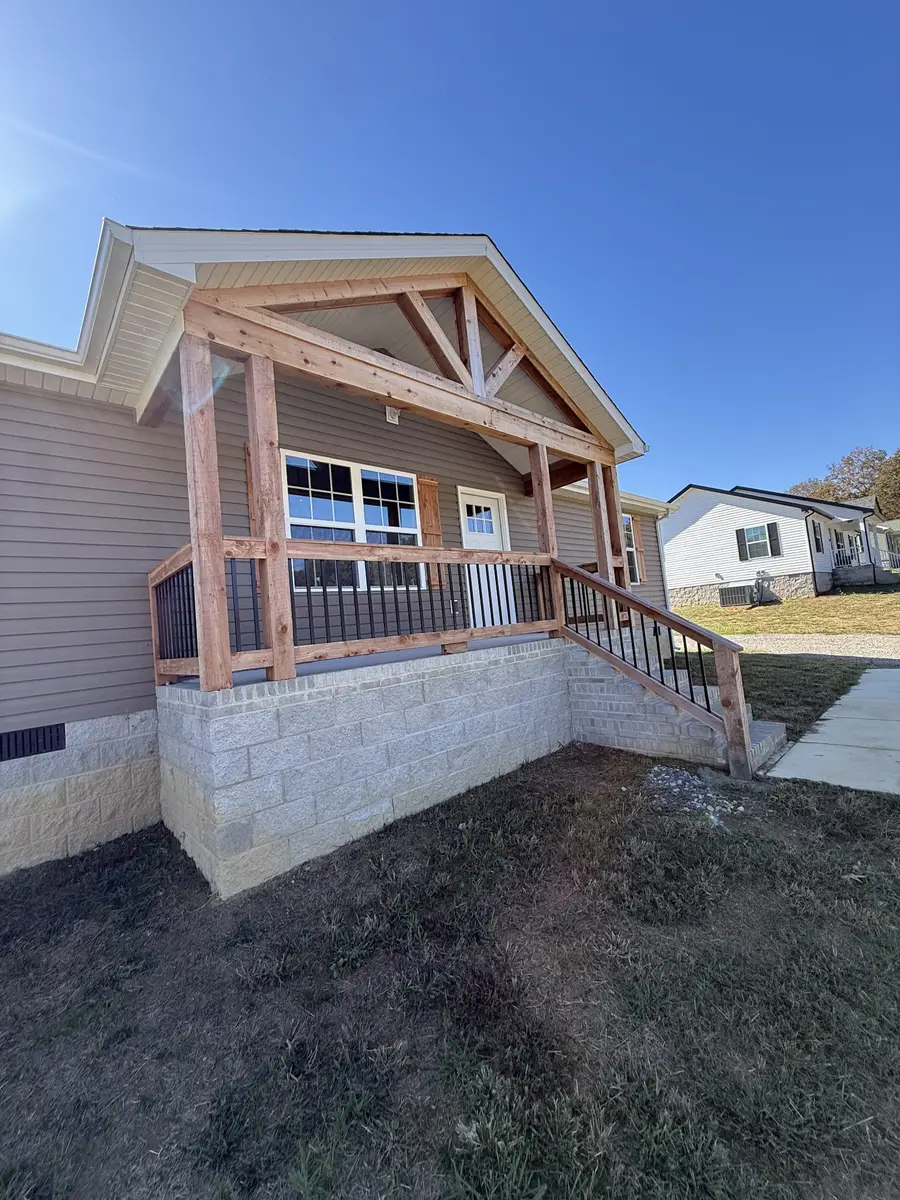 1190 Hutchins Rd, McMinnville, TN 37110 - Image #2