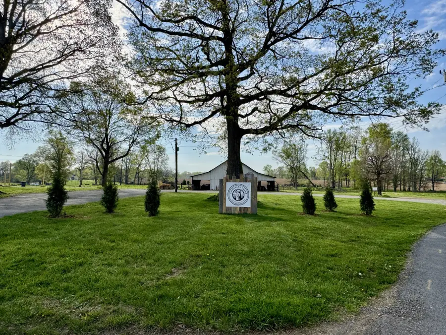 418 Creekmore Rd, Cottontown, TN 37048 - Image #3