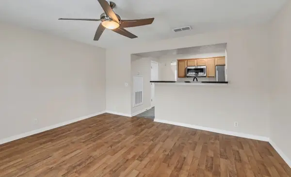 8007 Logan Dr, La Vergne, TN 37086