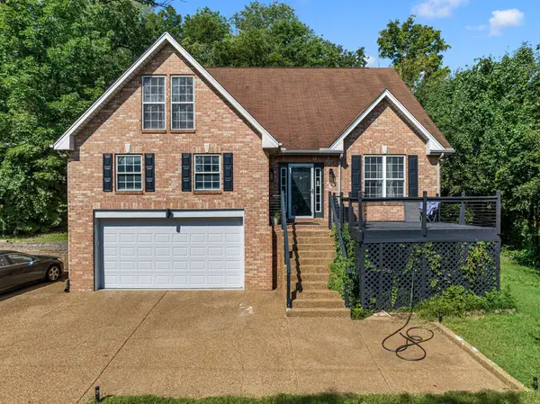 7453 Sawyer Brown Rd, Nashville, TN 37209