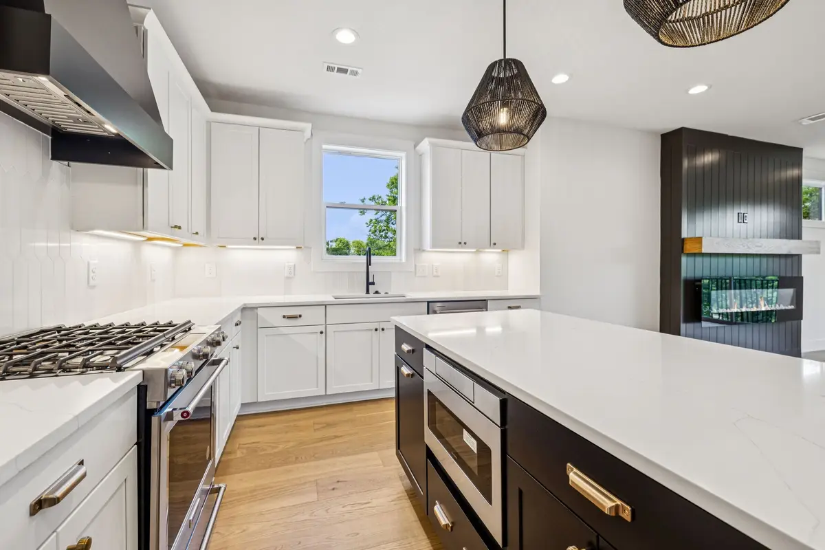 828E Watts Ln, Nashville, TN 37209 - Image #1